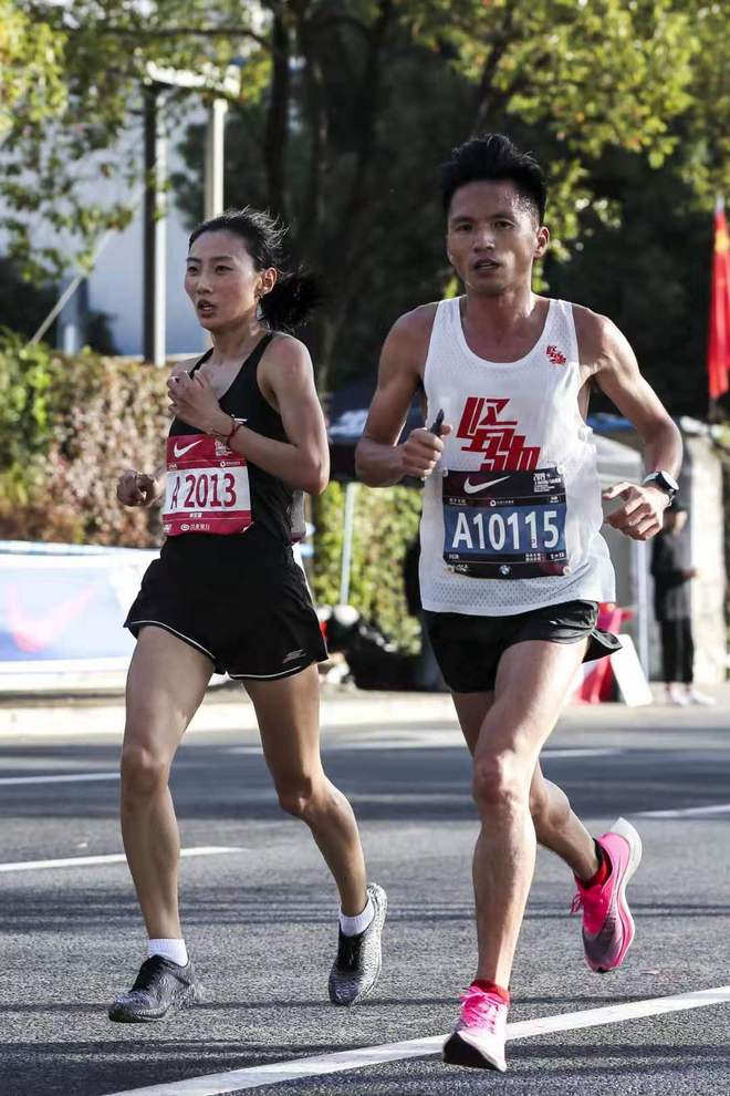 他们如何赢得“史上最热”上马？杨定宏、贾俄仁加、李芷萱师徒专访