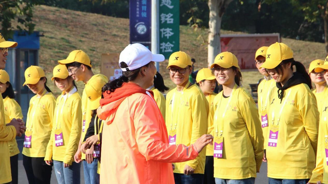 2109名“小青柠”服务南马赛事 “加油助威团”让参赛者仪式感满满