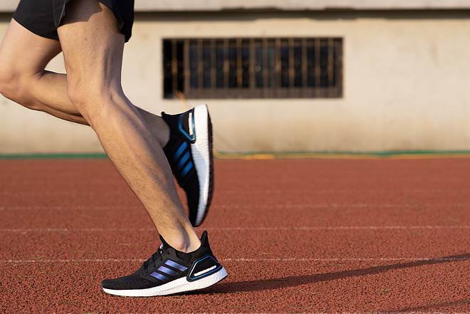 跑鞋上天，法力无边