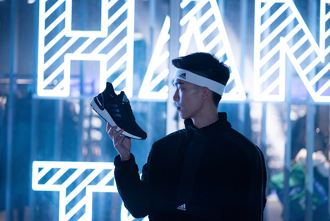 跑鞋上天，法力无边