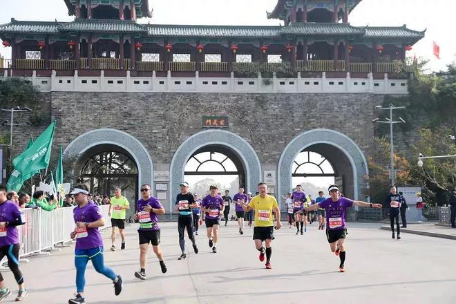 视频 | 山水城林 纵马金陵 2019南京马拉松