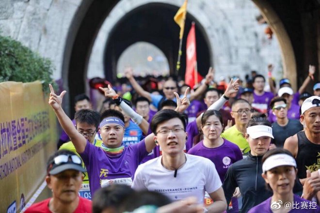 2019南马激情开跑 近3万跑友领略“创新名城 美丽古都”魅力