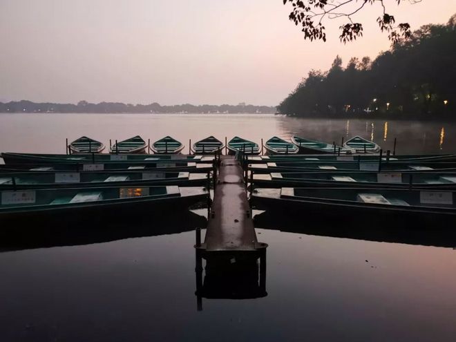 我去西湖跑半马，偶遇跑者施一公