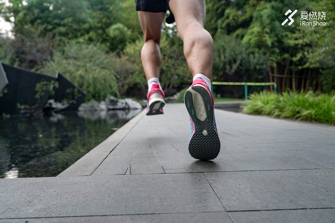 跑鞋 | 改变助力挑战 安踏C202 2.0