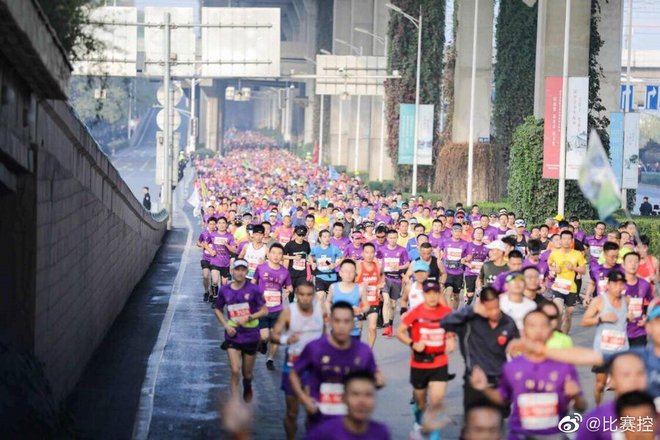2019南马激情开跑 近3万跑友领略“创新名城 美丽古都”魅力