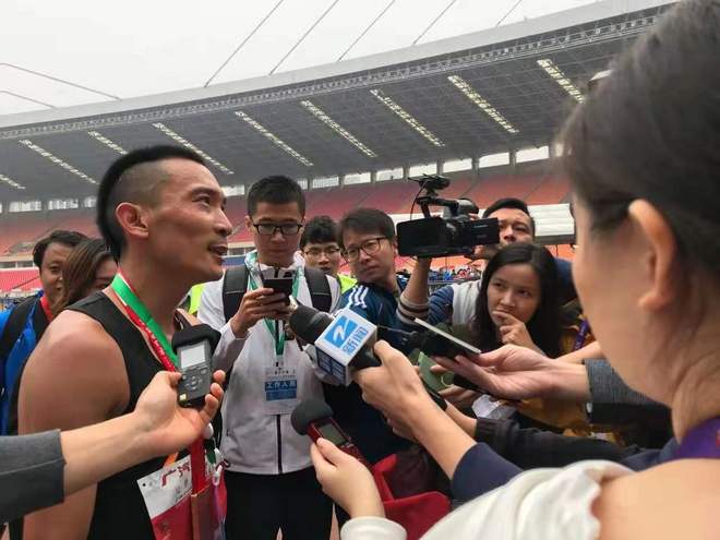 男女半马世界纪录保持者分获纽马男女冠军 | 跑圈十件事