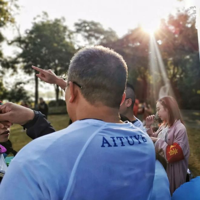 我去西湖跑半马，偶遇跑者施一公