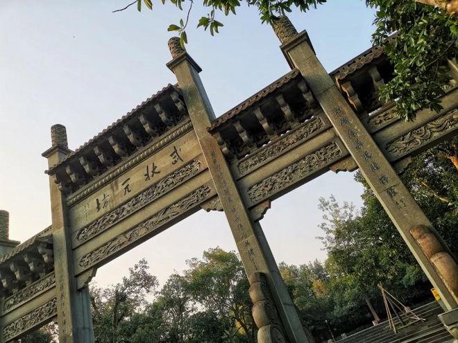 我去西湖跑半马，偶遇跑者施一公