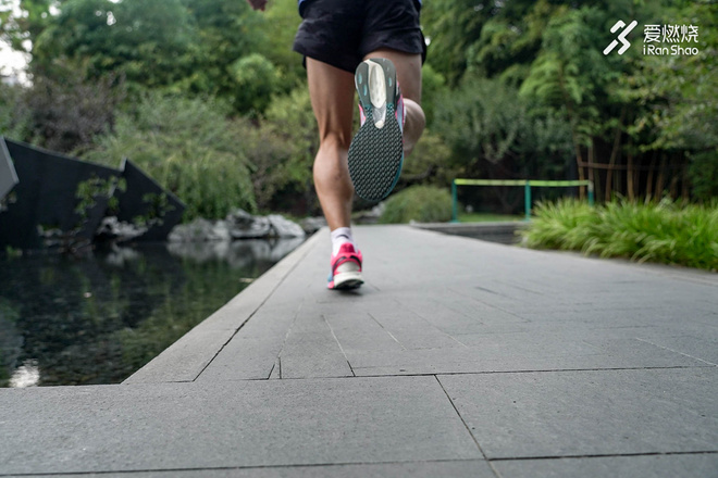 跑鞋 | 改变助力挑战 安踏C202 2.0