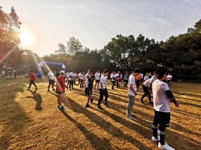 我去西湖跑半马，偶遇跑者施一公