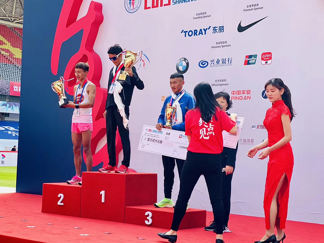 他们如何赢得“史上最热”上马？杨定宏、贾俄仁加、李芷萱师徒专访