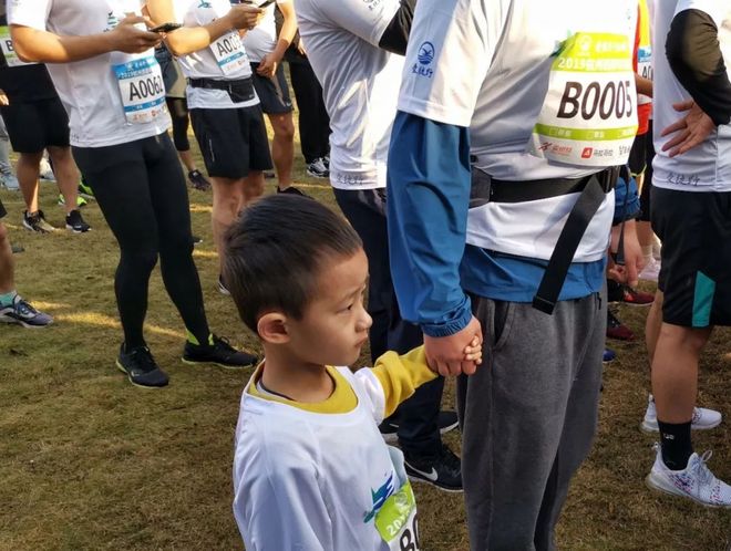 我去西湖跑半马，偶遇跑者施一公