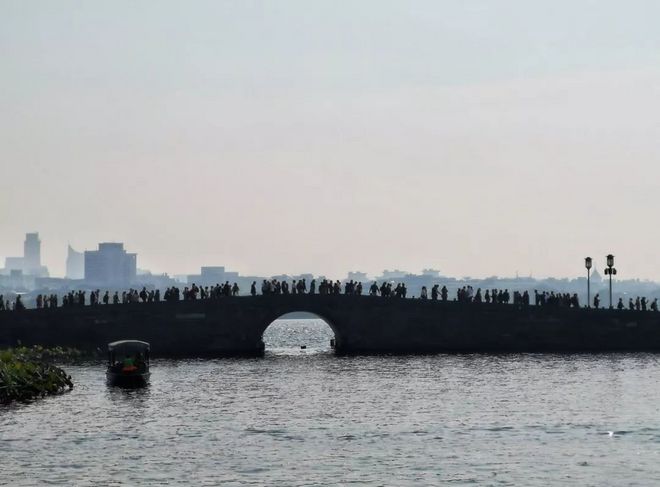 我去西湖跑半马，偶遇跑者施一公