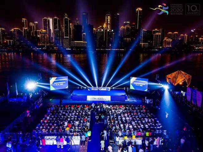 男女半马世界纪录保持者分获纽马男女冠军 | 跑圈十件事