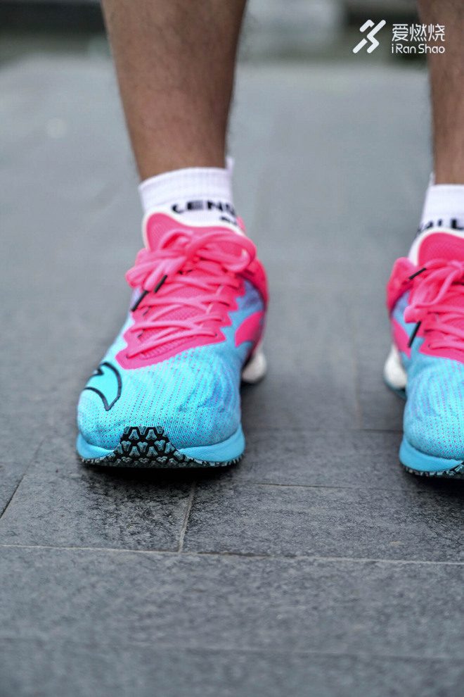 跑鞋 | 改变助力挑战 安踏C202 2.0