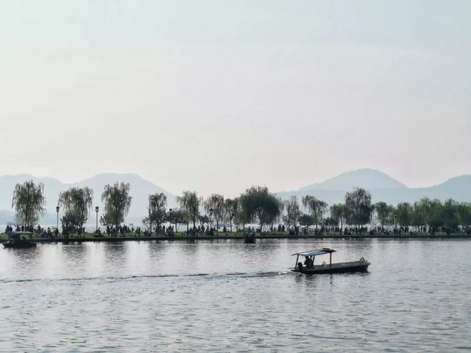 我去西湖跑半马，偶遇跑者施一公