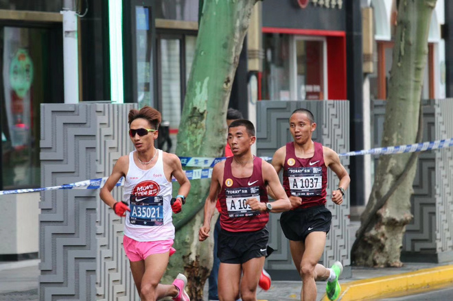 他们如何赢得“史上最热”上马？杨定宏、贾俄仁加、李芷萱师徒专访