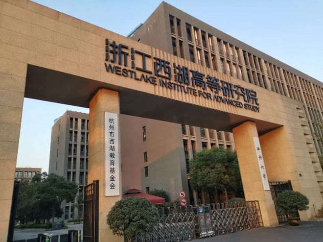 我去西湖跑半马，偶遇跑者施一公