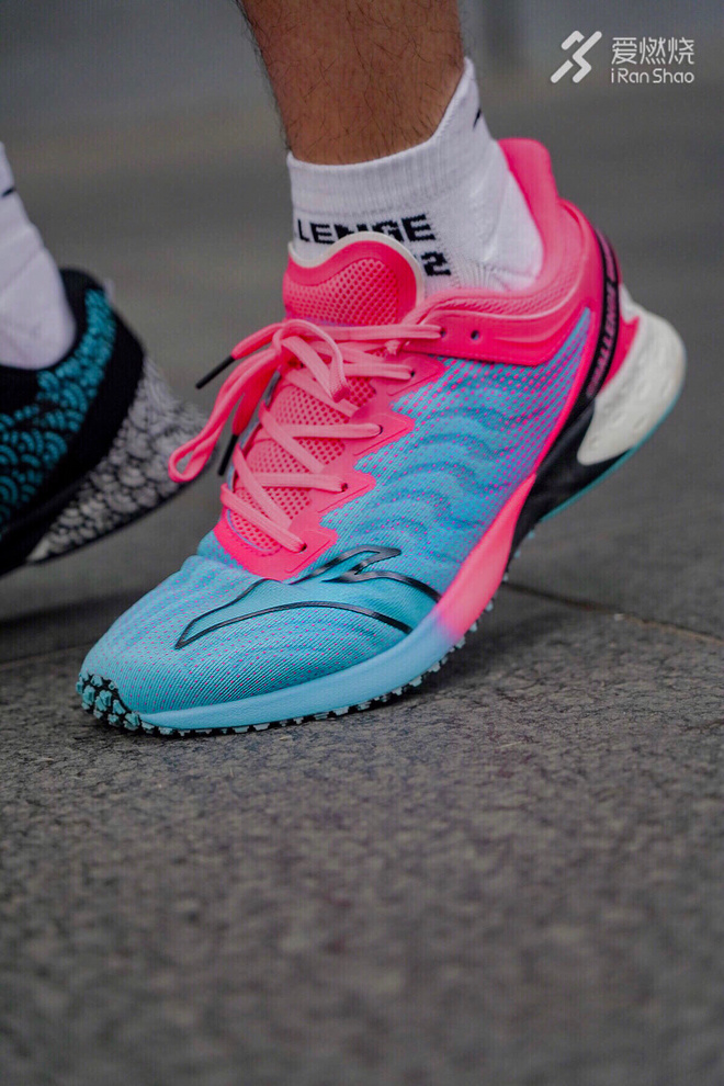 跑鞋 | 改变助力挑战 安踏C202 2.0