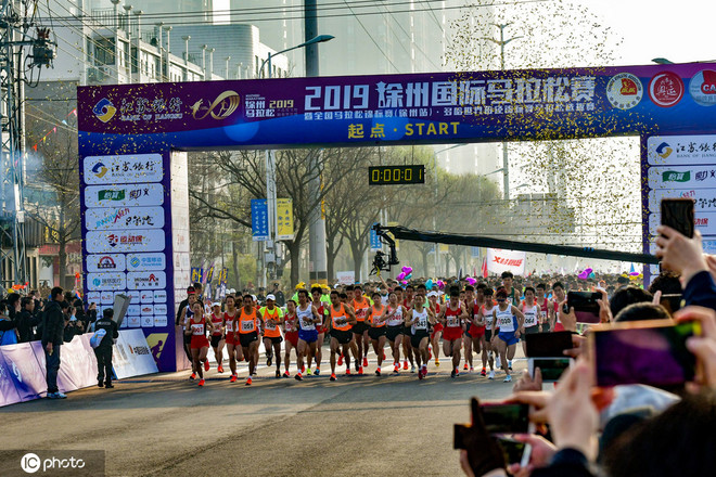 26分38秒路跑十公里新纪录诞生 莫法拉重回跑道剑指东京奥运奖牌| 跑圈十件事