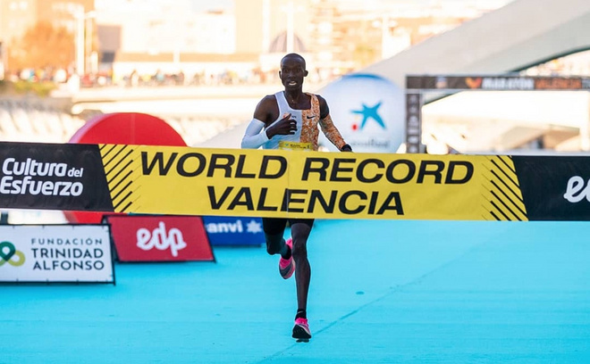 26分38秒路跑十公里新纪录诞生 莫法拉重回跑道剑指东京奥运奖牌| 跑圈十件事