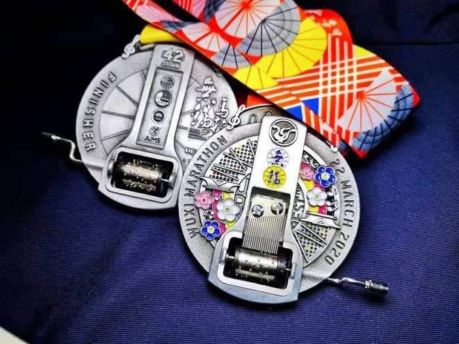 深马再现国旗事件 百万激励计划助力中国马拉松发展 | 跑圈十件事