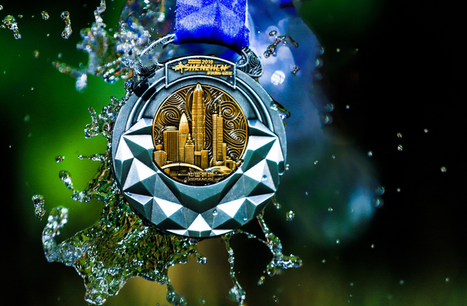 【深圳马拉松】2019深马奖牌、服装亮相，七年深马重磅出击