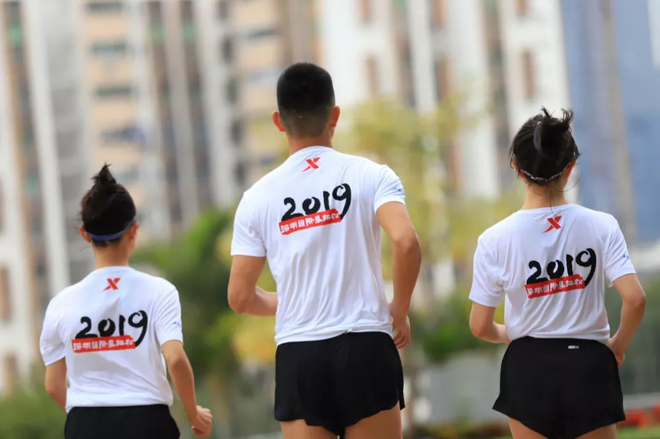 【深圳马拉松】2019深马奖牌、服装亮相，七年深马重磅出击