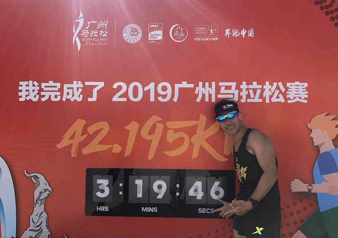 通勤路上的“超级飞侠” 他们，跑着上下班