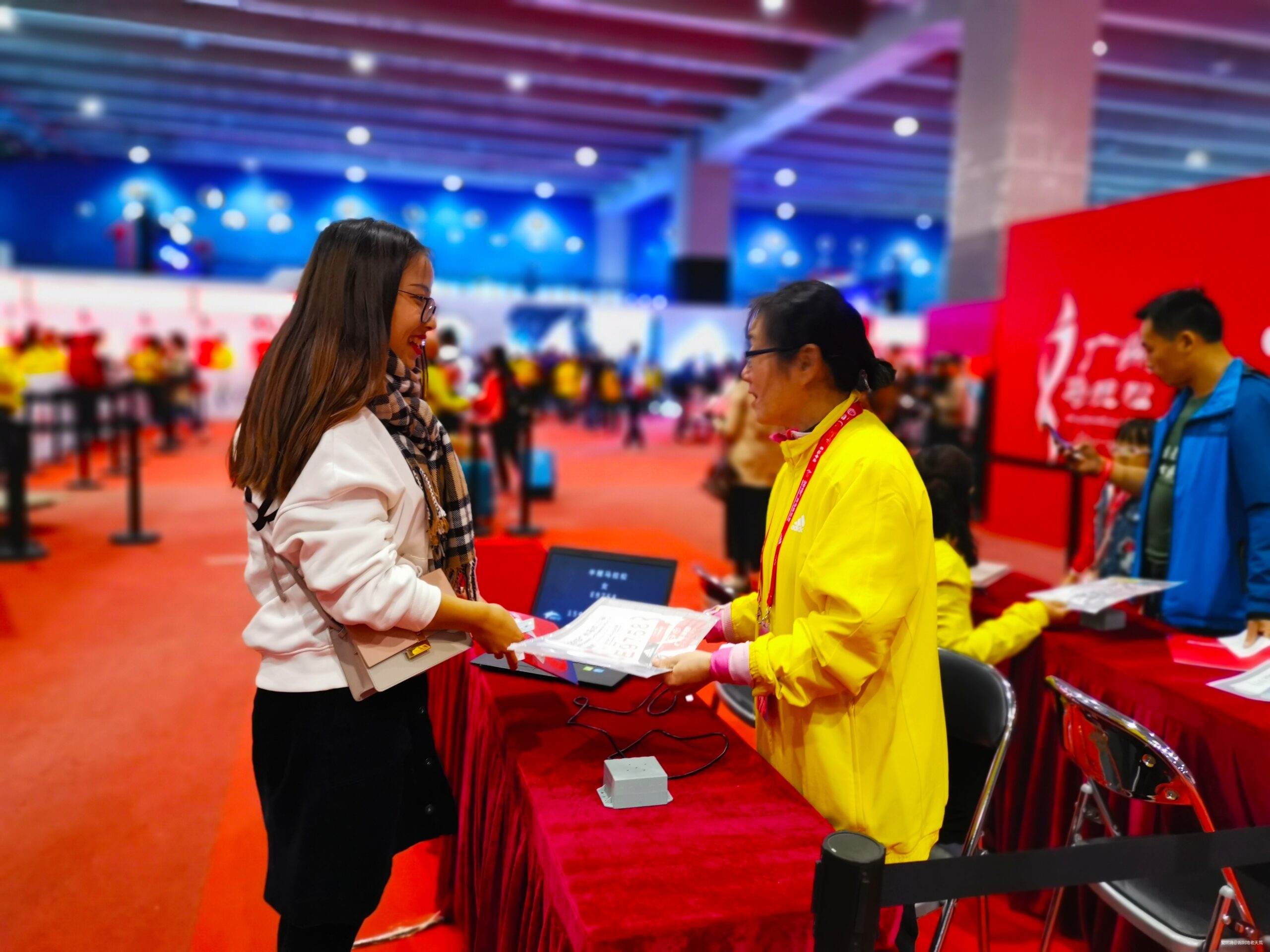 一起慢慢，数数羊城几只羊？——记2019广州马拉松（by跑到地老天荒）