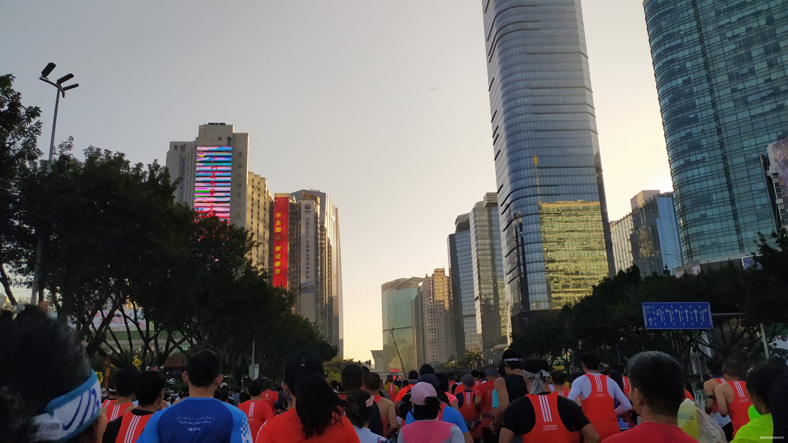 一起慢慢，数数羊城几只羊？——记2019广州马拉松（by跑到地老天荒）