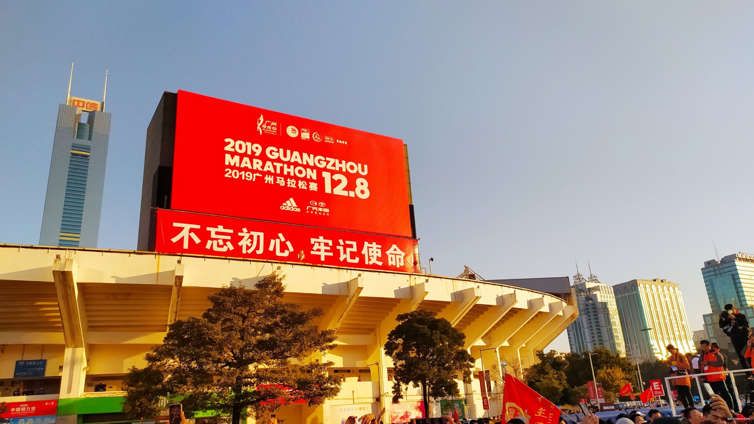 一起慢慢，数数羊城几只羊？——记2019广州马拉松（by跑到地老天荒）
