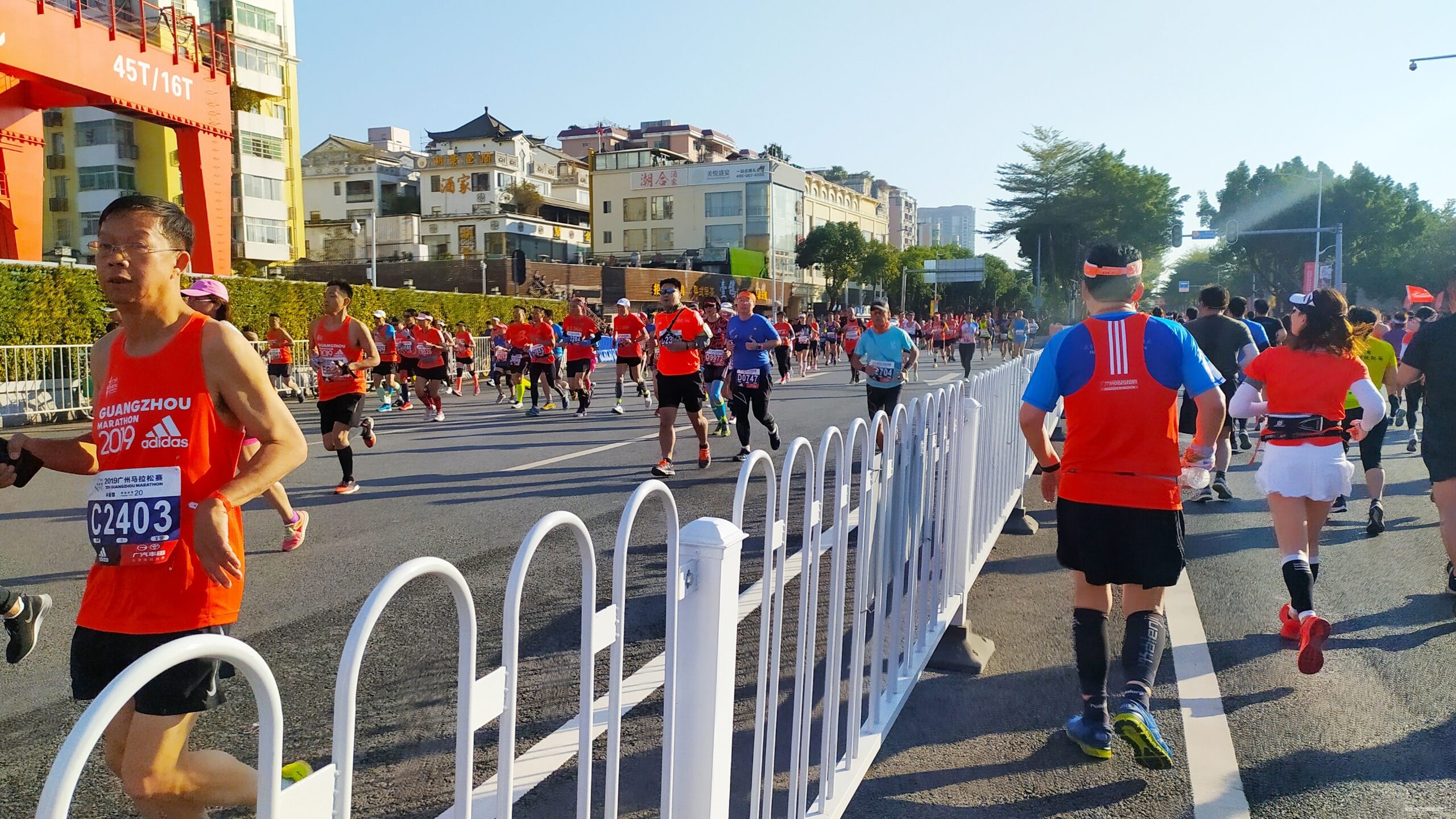 一起慢慢，数数羊城几只羊？——记2019广州马拉松（by跑到地老天荒）