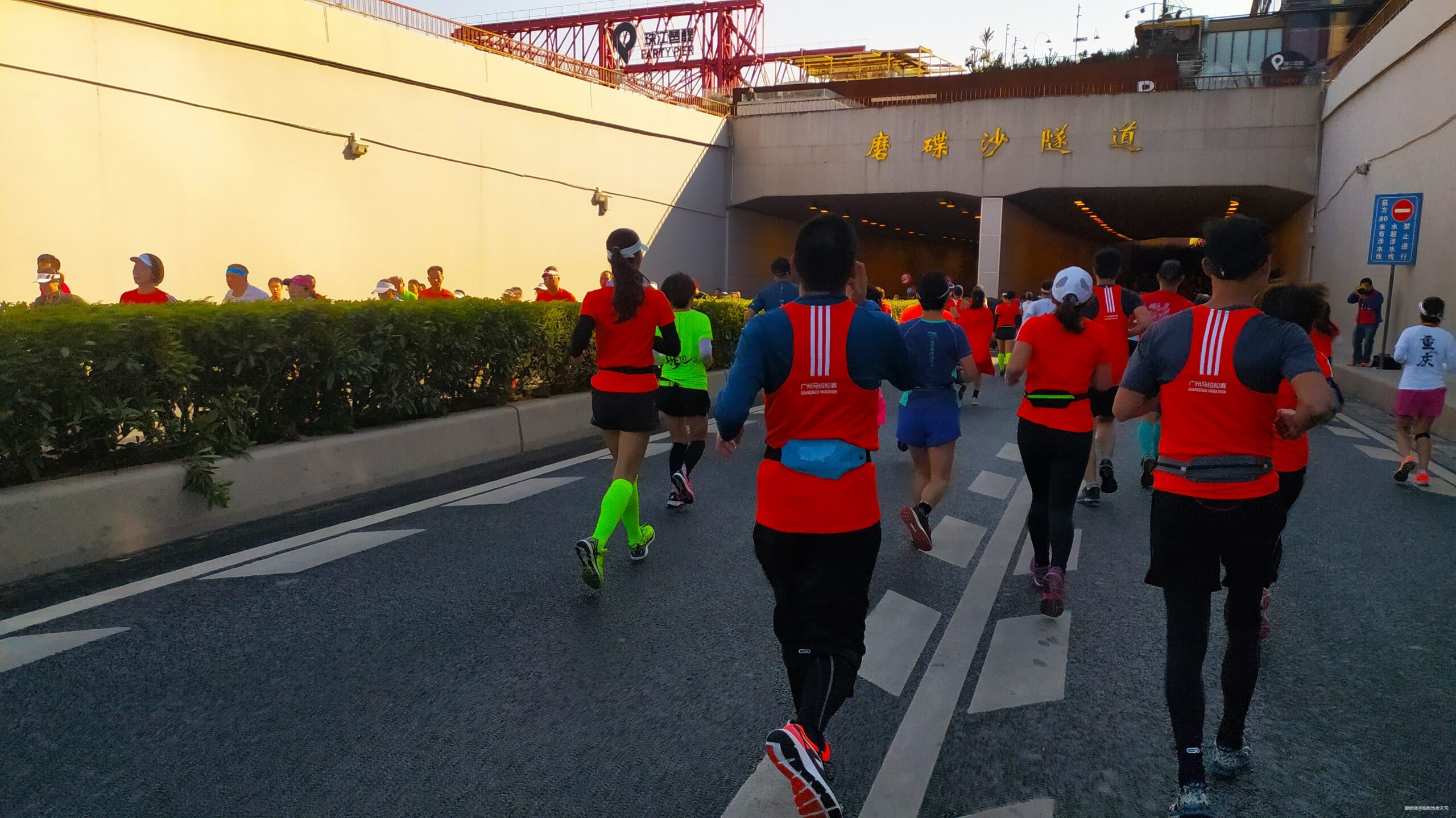 一起慢慢，数数羊城几只羊？——记2019广州马拉松（by跑到地老天荒）