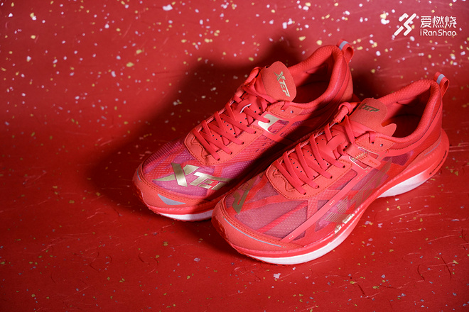 开箱 | 见证中国速度 特步竞速160X