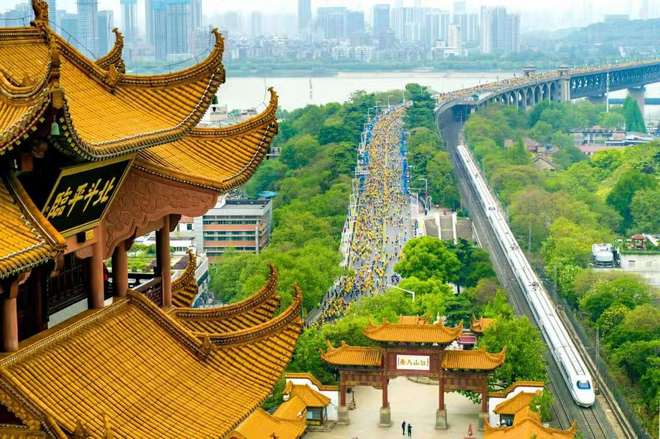 基普乔格贝克勒决战英伦  BRS别注款NEXT%即将发售 | 跑圈十件事