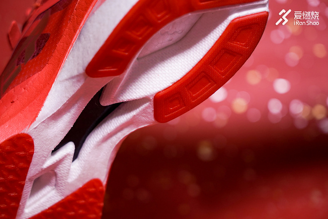 开箱 | 见证中国速度 特步竞速160X