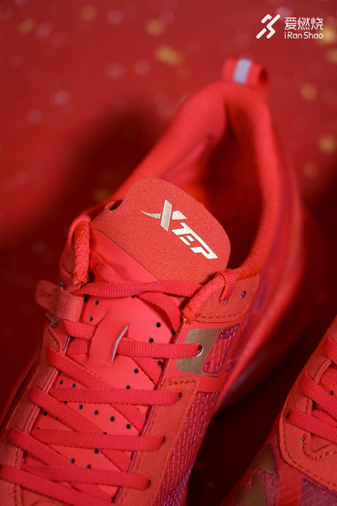 开箱 | 见证中国速度 特步竞速160X