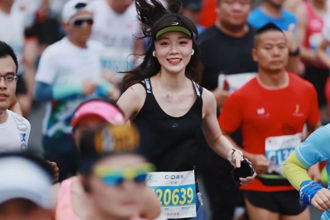 一个跑渣得想点儿什么才能熬过42.195公里？