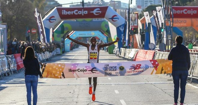 10公里路跑世界纪录再度刷新 基普桑违反兴奋剂条例将被禁赛 | 跑圈十件事