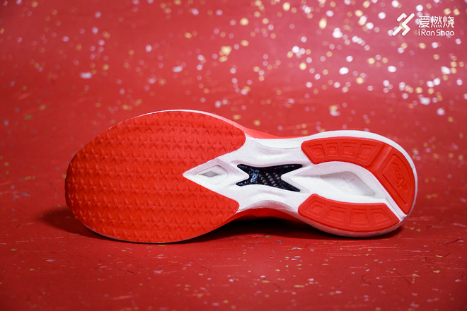 开箱 | 见证中国速度 特步竞速160X