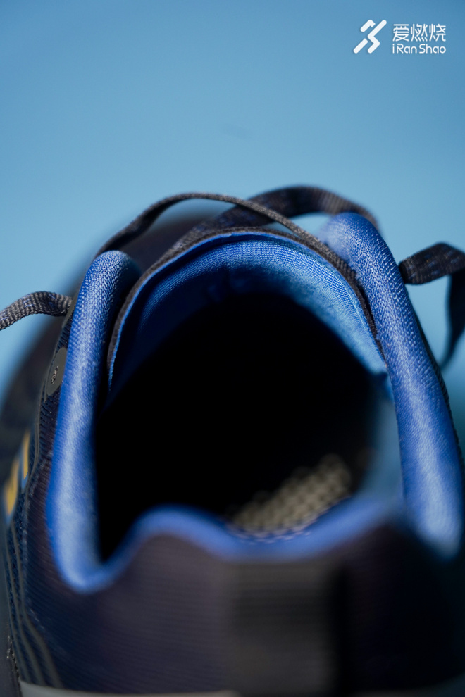 开箱 | 缓震拉满 SKECHERS（斯凯奇）MAX CUSHIONING ULTIMATE