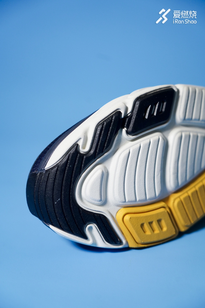 开箱 | 缓震拉满 SKECHERS（斯凯奇）MAX CUSHIONING ULTIMATE