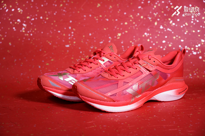 开箱 | 见证中国速度 特步竞速160X