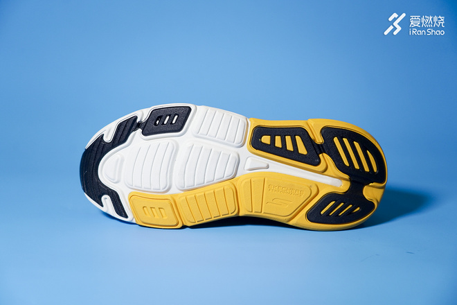 开箱 | 缓震拉满 SKECHERS（斯凯奇）MAX CUSHIONING ULTIMATE