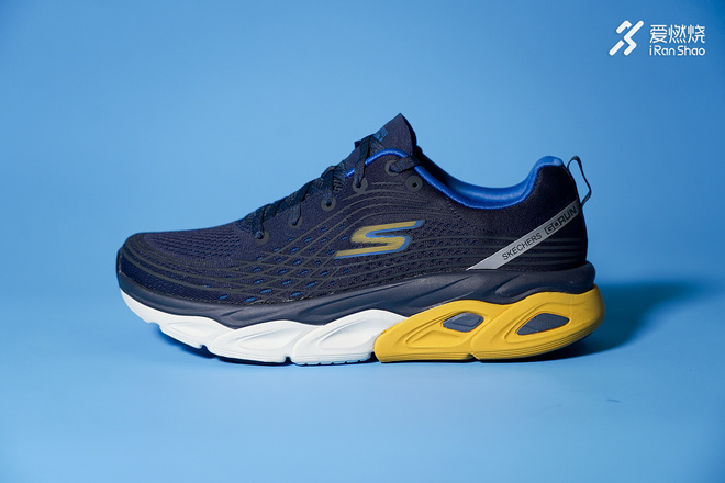 开箱 | 缓震拉满 SKECHERS（斯凯奇）MAX CUSHIONING ULTIMATE
