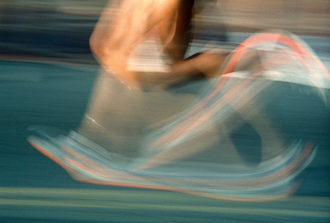 穿厚底鞋跑得更快，但也更容易受伤？