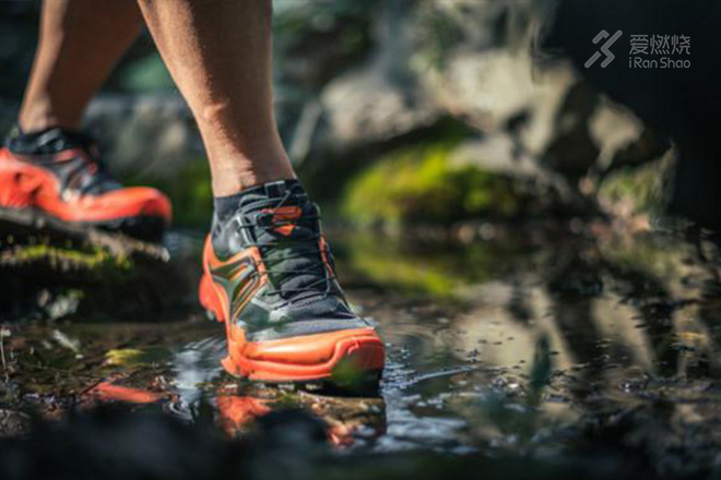 在路边走着走着，突然就想跑越野了