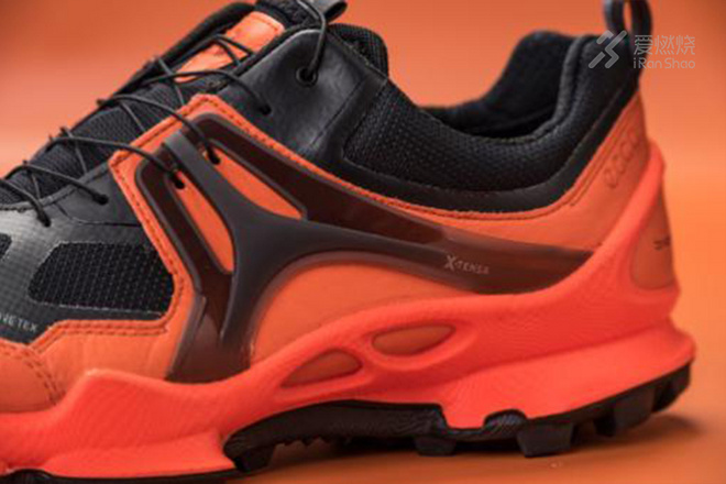 在路边走着走着，突然就想跑越野了