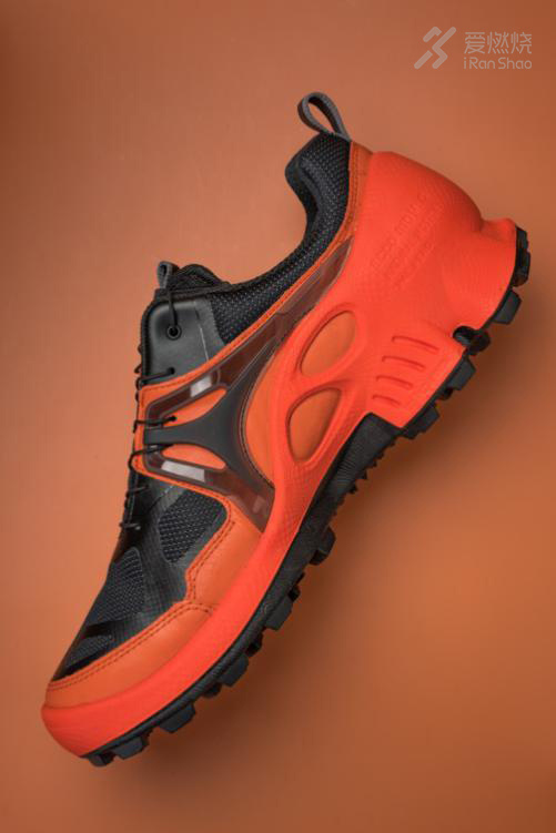 在路边走着走着，突然就想跑越野了